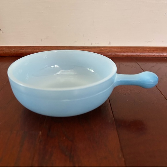 Vintage Glasbake J 2057 14 Blue Soup/bake bowl with handle milk glass made USA - Picture 4 of 7